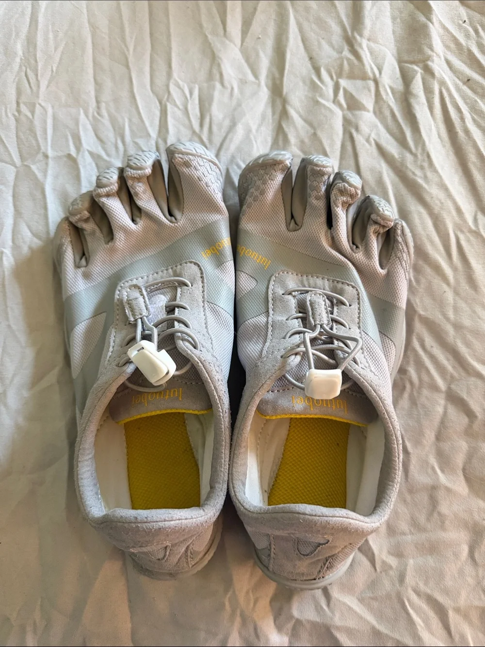 Womens Five-Toe Athletic Shoes in Light Gray